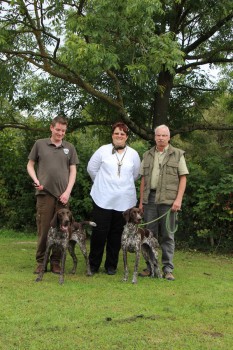 Links: Galina mit ihrem Führer Daniel T. und rechts Greta mit ihrem Führer Wilfried H.